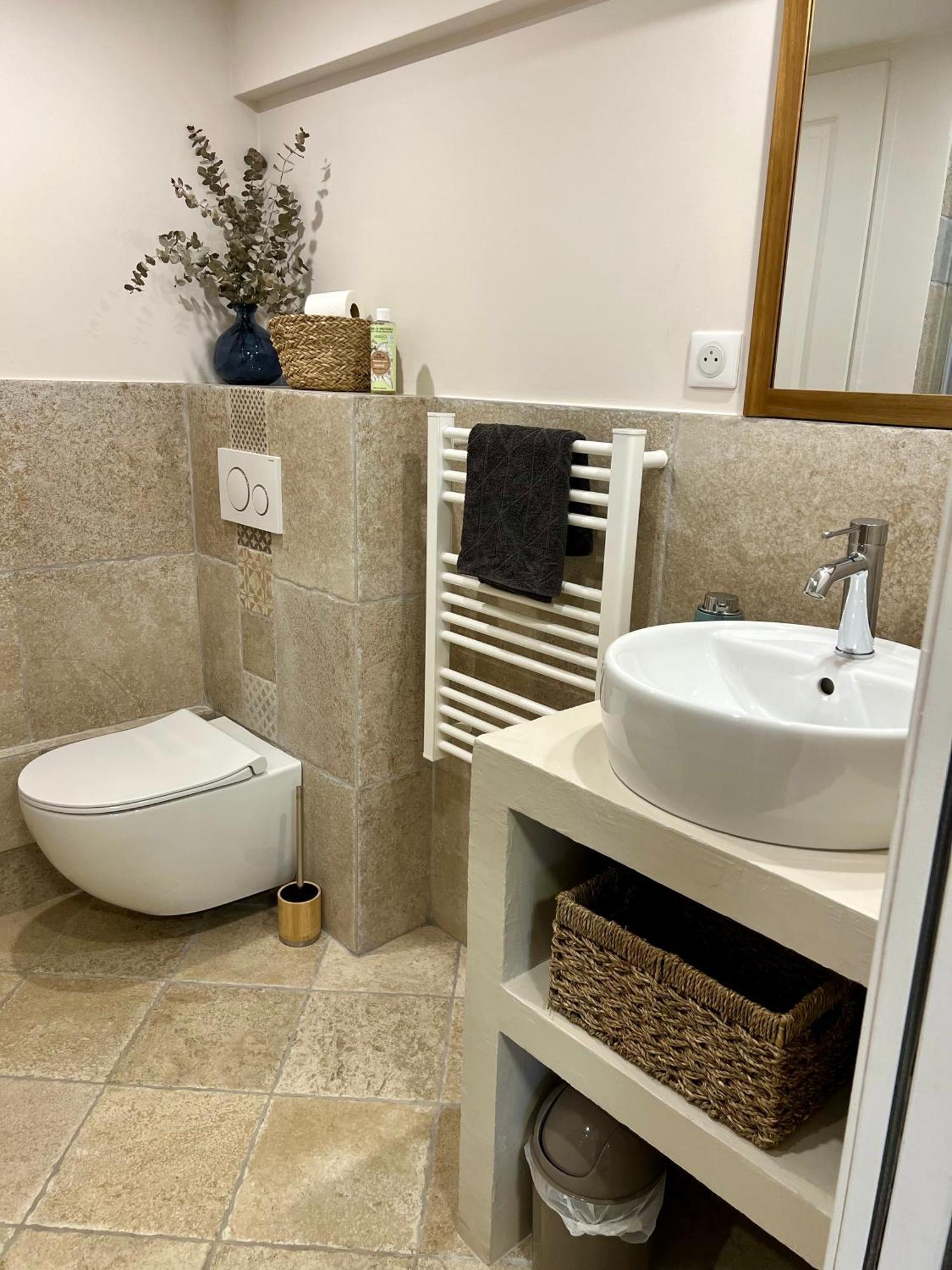 Studio With Private Car Park And Air Con Valbonne Esterno foto