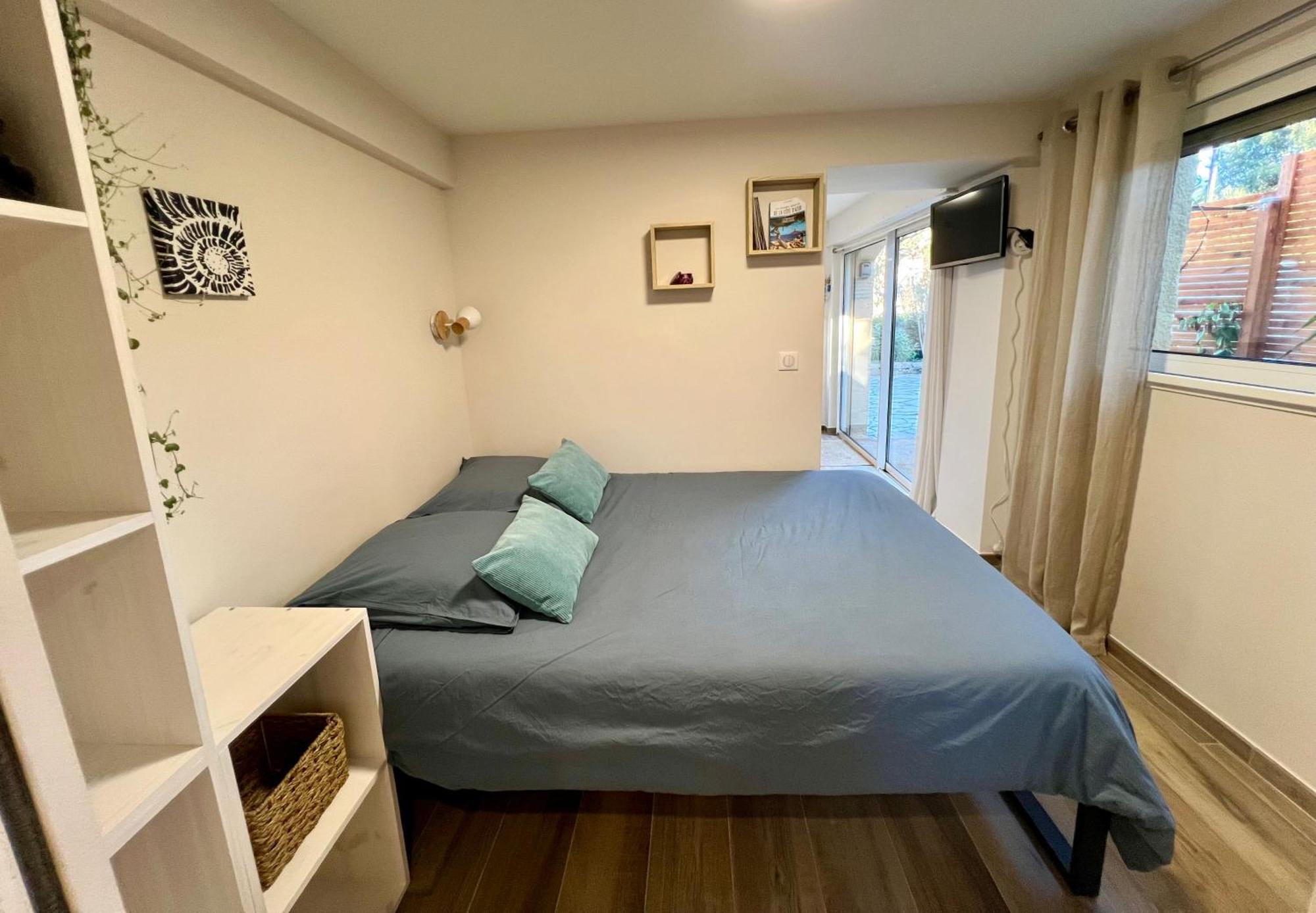 Studio With Private Car Park And Air Con Valbonne Esterno foto